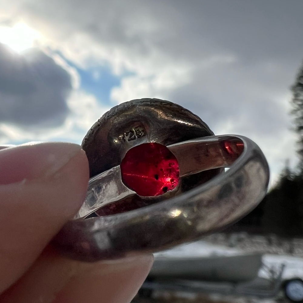 Vintage Sterling Silver Garnet Ring - Picture 3 of 13